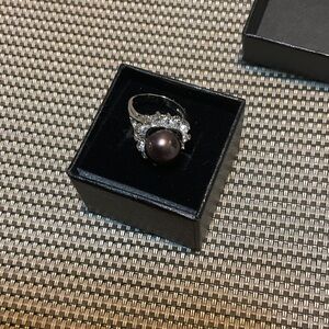 Elegant Silver and Black Pearl Ring